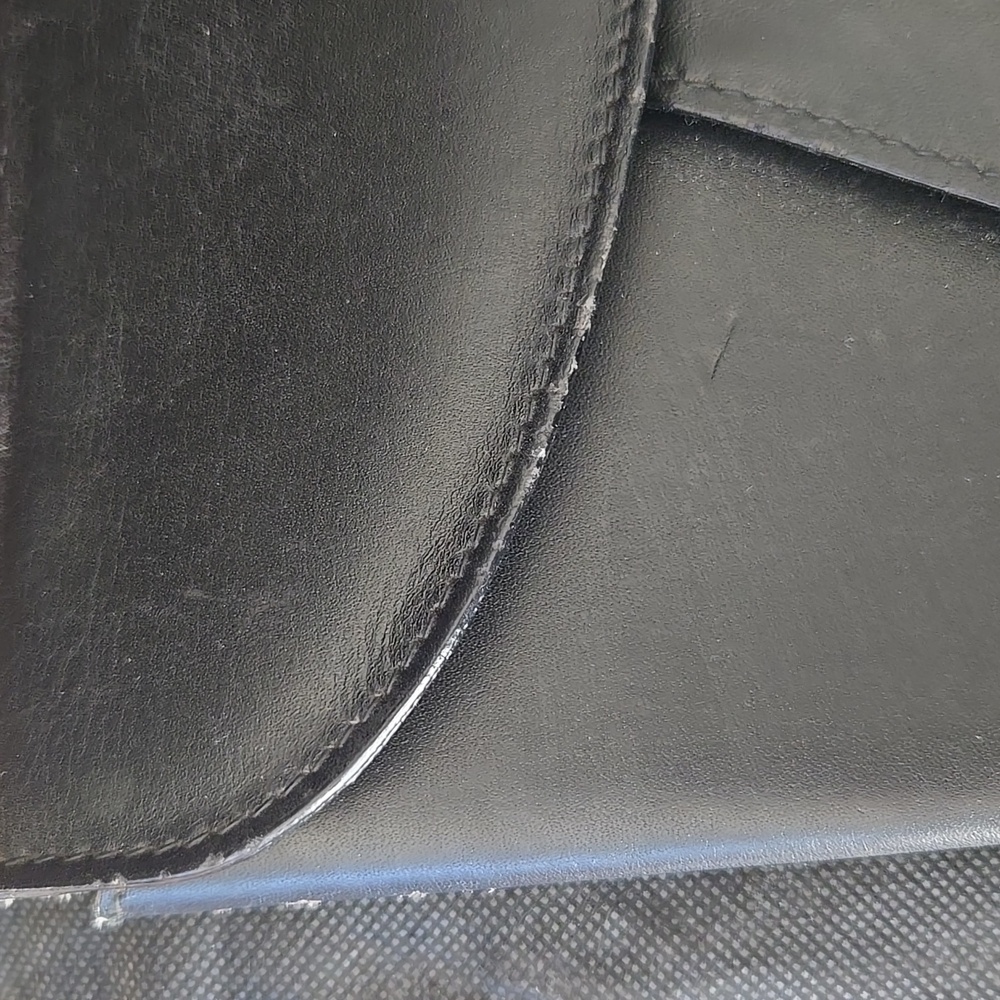 Gucci Elegant Black Leather Clutch Portfolio - Picture 10 of 11